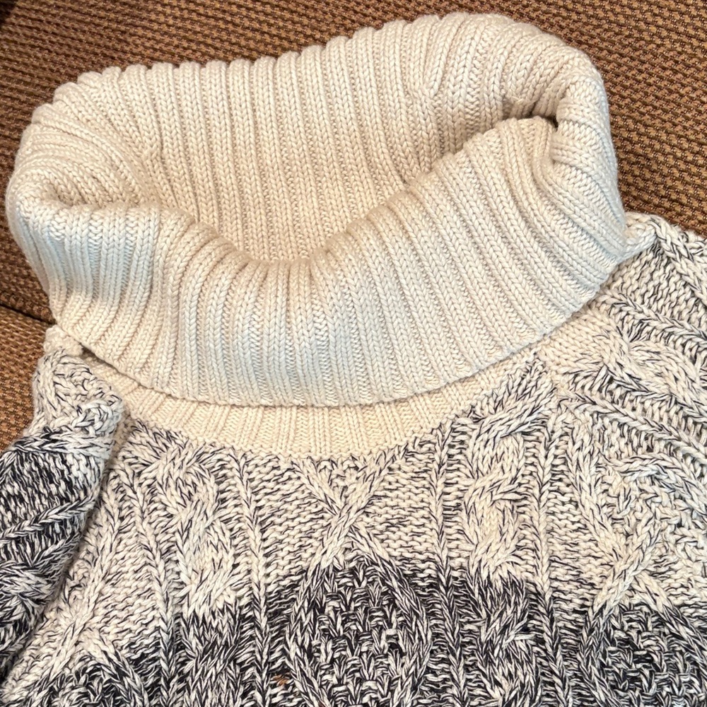 Alice + Olivia Textured Cream and Gray Turtleneck Sweater
